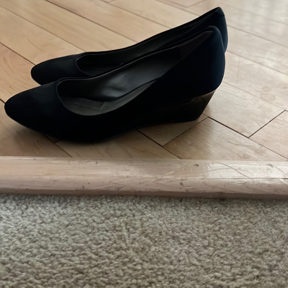 Black Wedges